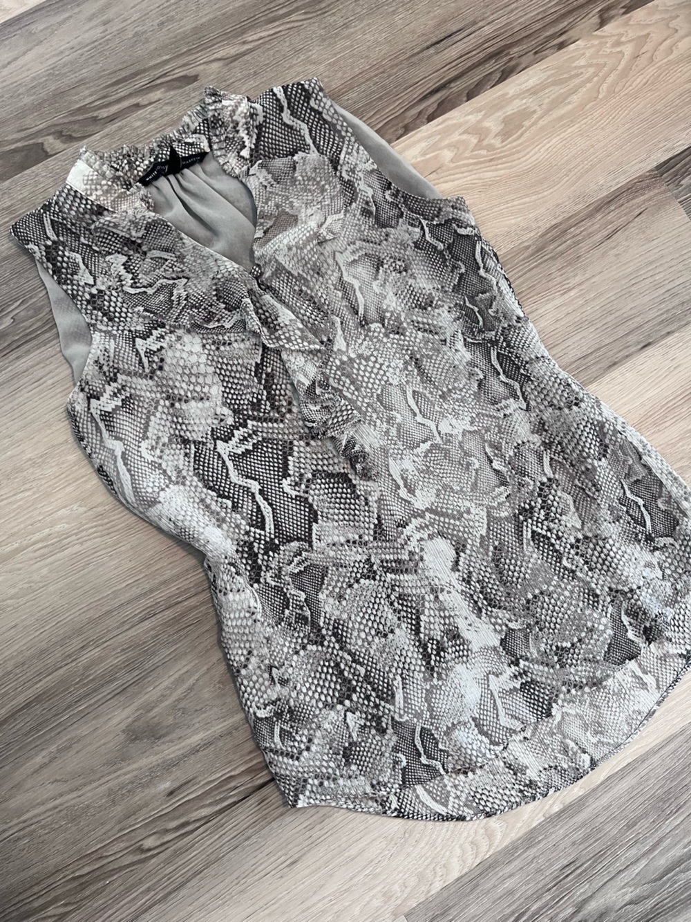 White House Black Market Snake Print Sleeveless Shell in Gray and White